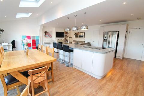 5 bedroom semi-detached house for sale, Wilmot Way, Banstead SM7