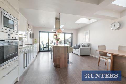 18 Lincoln Road, Worcester Park, KT4 8AN