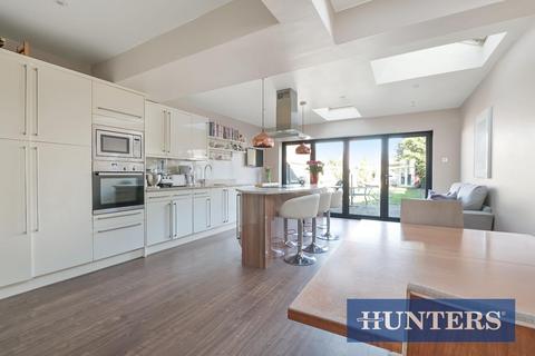 18 Lincoln Road, Worcester Park, KT4 8AN
