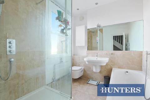 18 Lincoln Road, Worcester Park, KT4 8AN