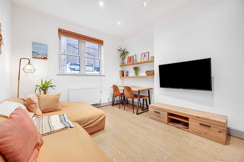 2 bedroom property for sale, Mount Pleasant Crescent, Stroud Green