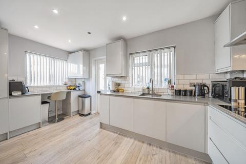 undefined, Clewer Avenue, Windsor, SL4