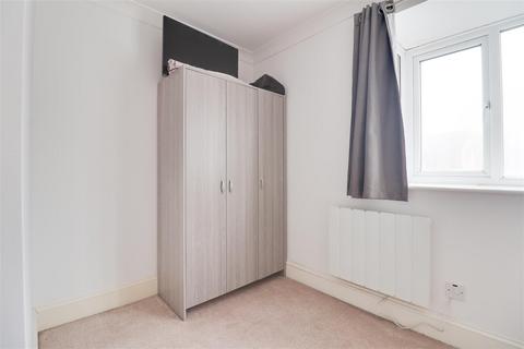 1 bedroom flat for sale, Leigh Road, Leigh-On-Sea SS9