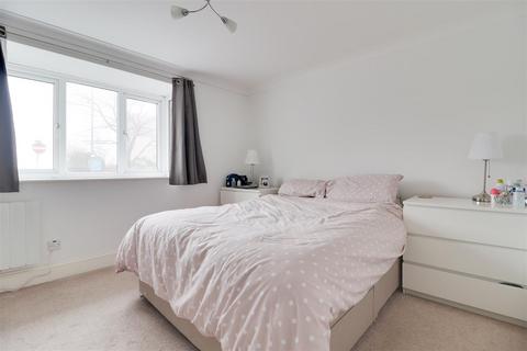 undefined, Leigh Road, Leigh-On-Sea SS9