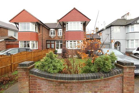 3 bedroom semi-detached house to rent, Church Street, London