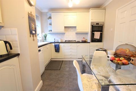 3 bedroom semi-detached house to rent, Church Street, London