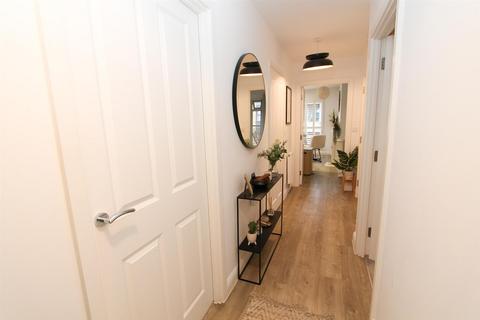 2 bedroom flat for sale, London Road, Wallington SM6