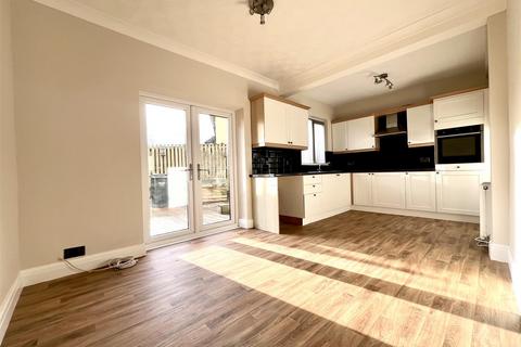 3 bedroom house for sale, Chevinedge Crescent, Halifax