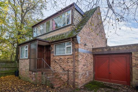 2 bedroom bungalow for sale, Derwent Avenue, Ickenham, Uxbridge