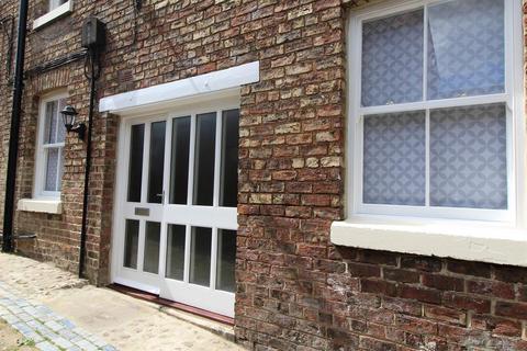 2 bedroom terraced house to rent, Johnsons Yard, Market Place, Thirsk, YO7 1PG