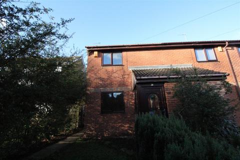 2 bedroom semi-detached house to rent, Topcliffe Grove, Morley, Leeds