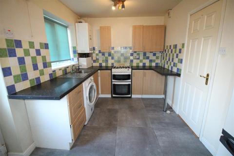 2 bedroom semi-detached house to rent, Topcliffe Grove, Morley, Leeds