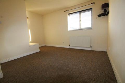 2 bedroom semi-detached house to rent, Topcliffe Grove, Morley, Leeds