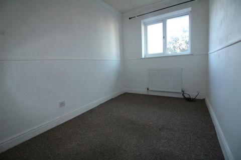 2 bedroom semi-detached house to rent, Topcliffe Grove, Morley, Leeds