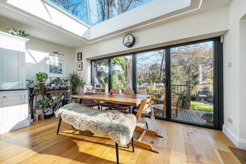 7 Roundwood, Chislehurst, BR7 5RQ