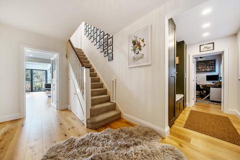 7 Roundwood, Chislehurst, BR7 5RQ