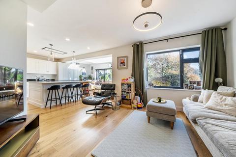 7 Roundwood, Chislehurst, BR7 5RQ