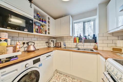 2 bedroom apartment for sale, Harlinger Street, London