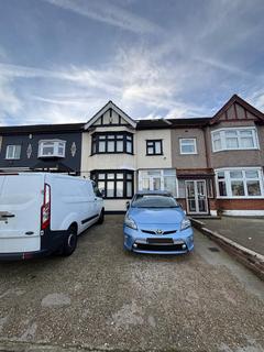 6 bedroom terraced house to rent, Eastern Avenue, Gant Hill IG2