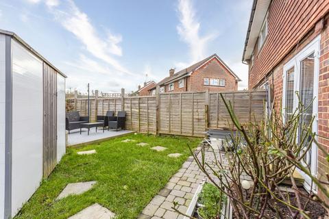 3 bedroom semi-detached house for sale, Chequers Close, Horley RH6