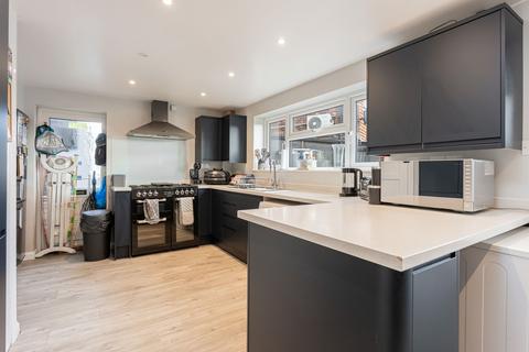3 bedroom semi-detached house for sale, Chequers Close, Horley RH6