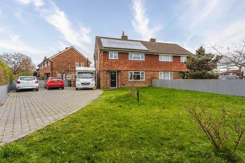 3 bedroom semi-detached house for sale, Chequers Close, Horley RH6