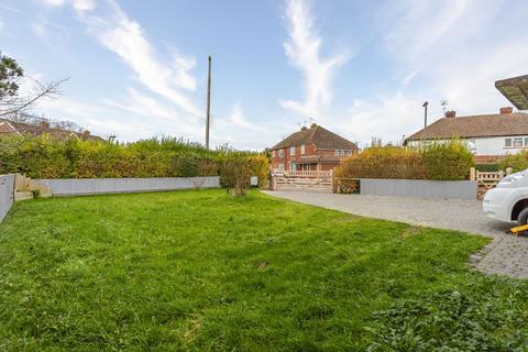 3 bedroom semi-detached house for sale, Chequers Close, Horley RH6