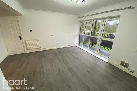 2 bedroom flat to rent, StAlbans Road, Hemel Hempstead