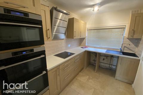 2 bedroom flat to rent, StAlbans Road, Hemel Hempstead