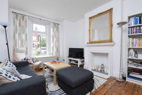 2 bedroom flat to rent, Dornton Road, London SW12