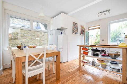 2 bedroom flat to rent, Dornton Road, London SW12