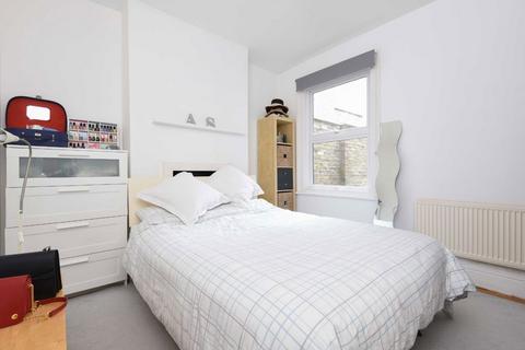 2 bedroom flat to rent, Dornton Road, London SW12