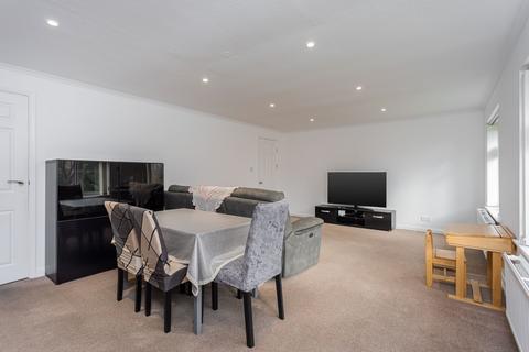 2 bedroom flat for sale, Le May Close, Horley RH6