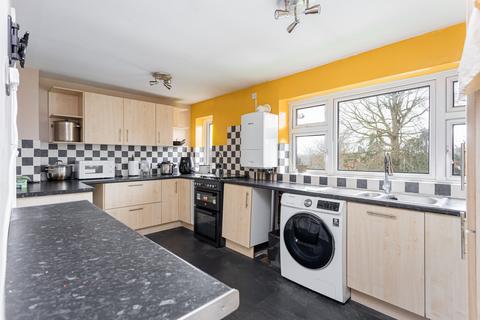 2 bedroom flat for sale, Le May Close, Horley RH6