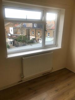 1 bedroom in a house share to rent, Cambridge Road, London W7