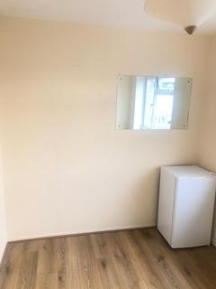 1 bedroom in a house share to rent, Cambridge Road, London W7