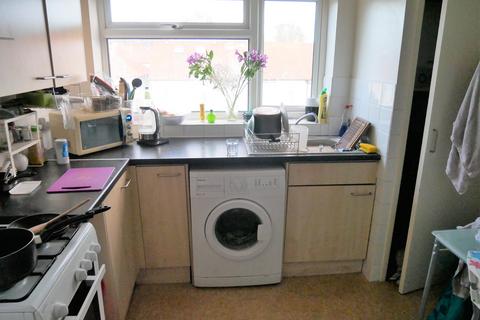 1 bedroom in a house share to rent, Cambridge Road, London W7