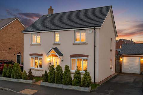 4 bedroom detached house for sale, Wildlife Way, Droitwich, WR9