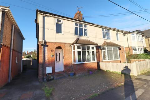 3 bedroom semi-detached house to rent, Hunnable Road, Braintree