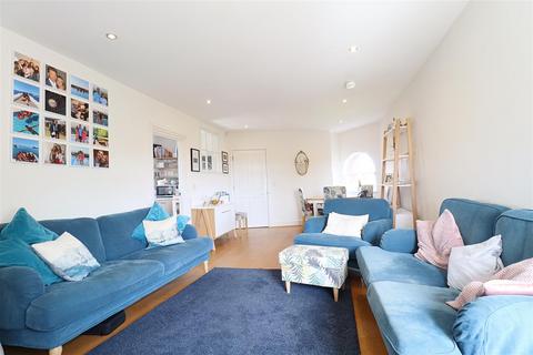 3 bedroom apartment to rent, Old St Michaels Drive, Braintree