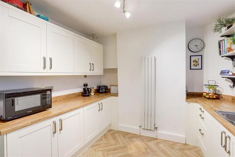 8 Windmill Grove, Hucknall, Nottingham, NG15 7GJ