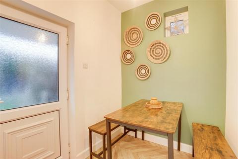 8 Windmill Grove, Hucknall, Nottingham, NG15 7GJ