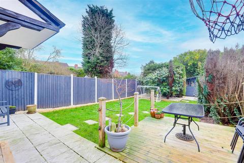 8 Windmill Grove, Hucknall, Nottingham, NG15 7GJ