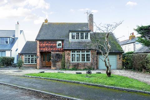 3 bedroom detached house to rent, Deacon Close, Cobham, Surrey, KT11