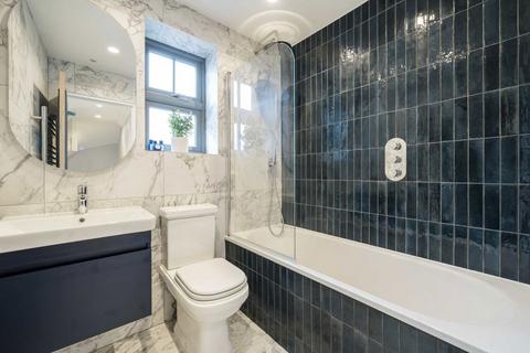 140 Midhurst Road, London, W13 9TP