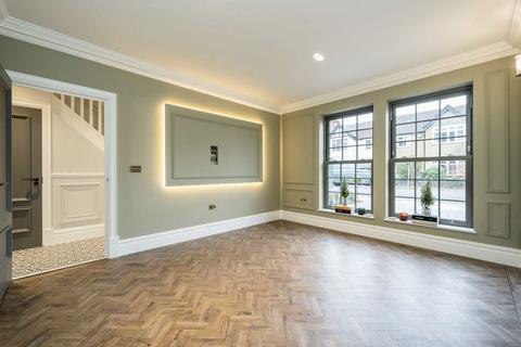 140 Midhurst Road, London, W13 9TP