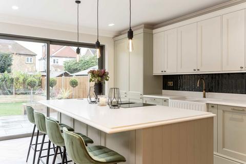 140 Midhurst Road, London, W13 9TP