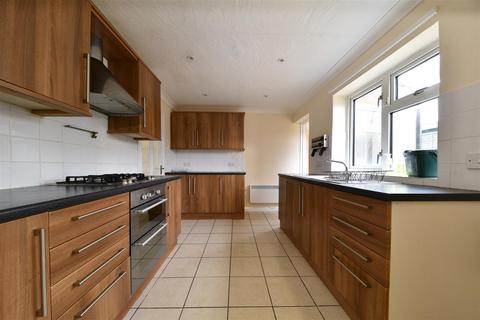 4 bedroom terraced house to rent, Mandeville, Stevenage