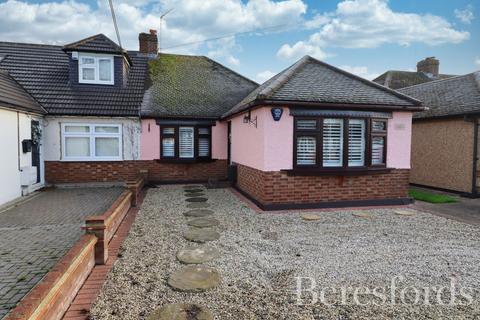 2 bedroom bungalow for sale, Thorndon Avenue, West Horndon, CM13