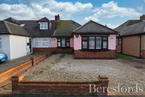 2 bedroom bungalow for sale, Thorndon Avenue, West Horndon, CM13